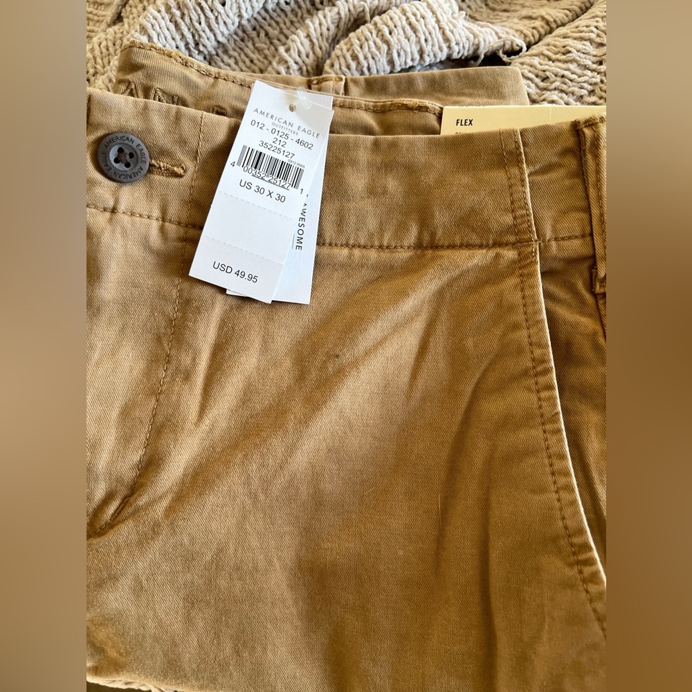 Men’s American Eagle khakis. 30x30 NWT.